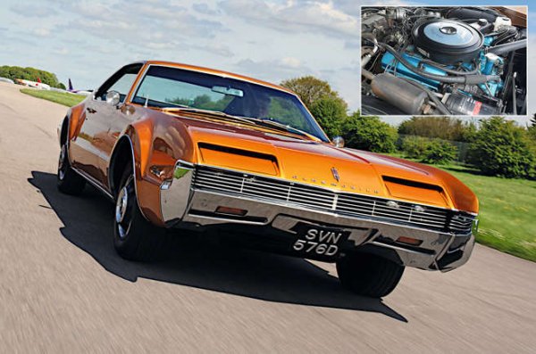 През 1970 година, последната моделна на първото поколение Toronado с предно задвижване, Oldsmobile създава опционалния пакет W-34. Така увеличава мощността на своето второ поколение V8, който по това време е достигнал своя максимален капацитет от 7,5 литра.

Стандартно V8 е с мощност от 375 конски сили, но.. Подобреният разпределителен вал и двойната изпускателна система, включени в пакета, повишават числото до 400. За капак Oldsmobile добавя &bdquo;специално калибриране на трансмисията за по-бързо ускорение&ldquo;.
